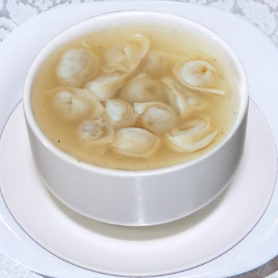 Пельмени в бульоне (со сметаной)