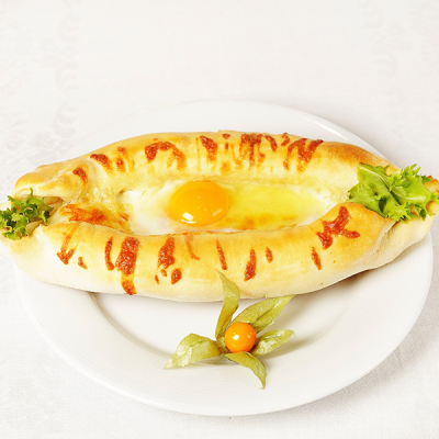 Хачапури с сыром сулугуни